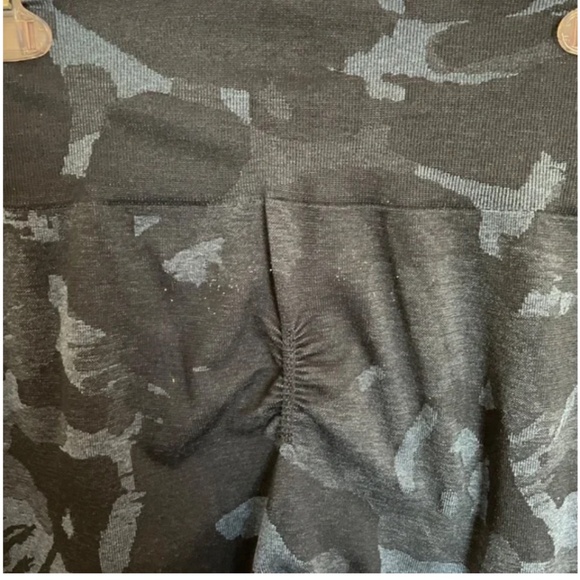 Gymshark Camo Seamless Leggings - Picture 4 of 4